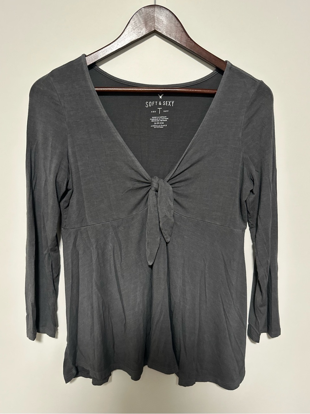American Eagle Gray Tie-Front Long Sleeve Top